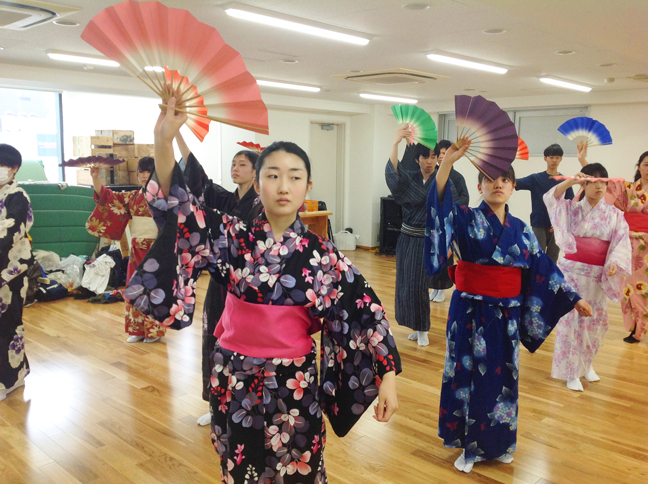 日本舞踊授業風景